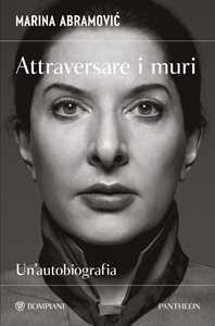 Libro Attraversare i muri. Un'autobiografia Marina Abramovic James Kaplan